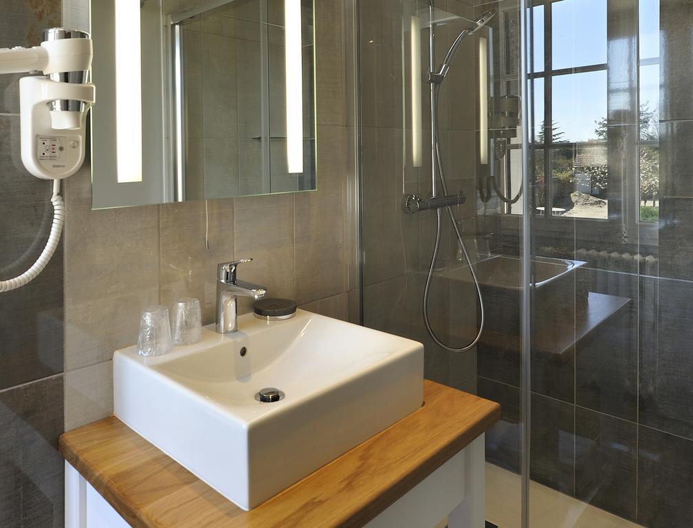Auberge Du Grand Dauphin Dhuizon Habitación foto